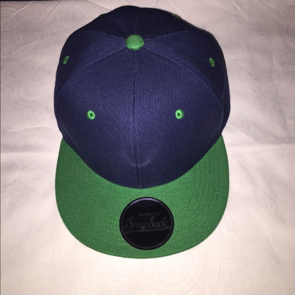 🔥🔥Authentic Blue Green SnapBack 🔥🔥